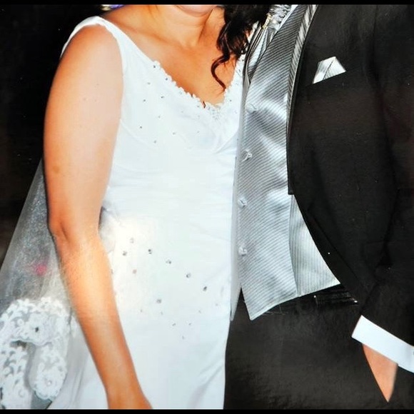 Wedding Dress - Picture 3 of 4